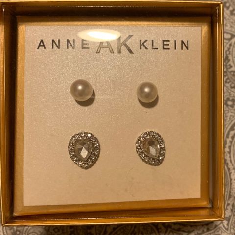 Anna Klein 2-pack øredobber - ny i eske