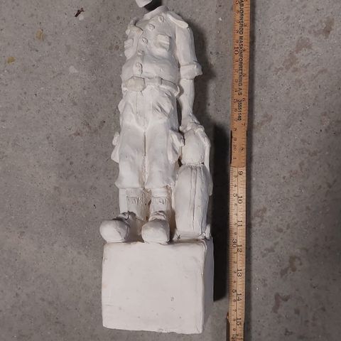 Gipsfigur/ statue  - hode falt av men kan limes på igjen