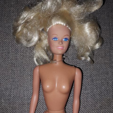 Vintage Barbie fra 80-tallet, mangler 1 ben