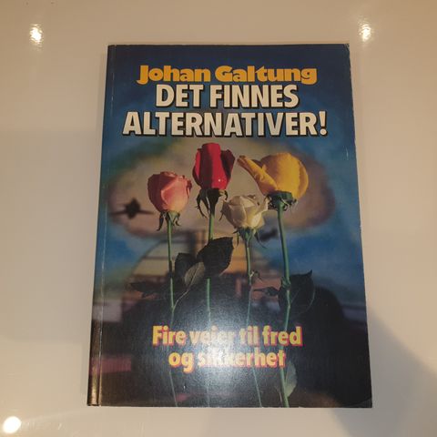 Det finnes alternativer! Fire veier til fred og sikkerhet. Johan Galtung