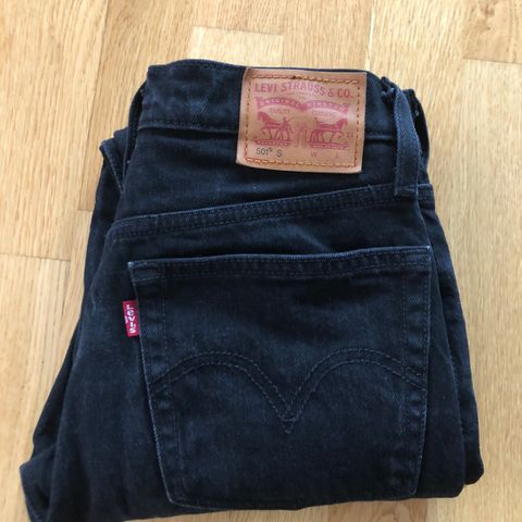 Levis 501 slim W24 L28