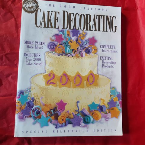 Wilton Cake Decorating: The 2000 Yearbook