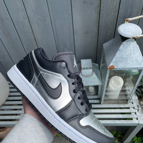 Jordan 1 Low Silver Toe