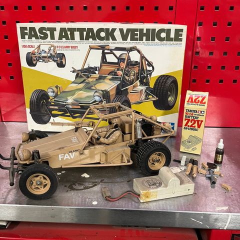 Original tamiya fast attac vehicle med eske fra 1984!Samlerobjekt!