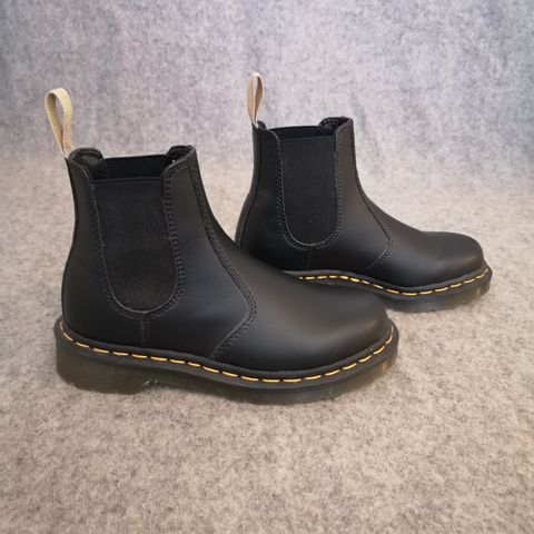 Dr. Martens 2976 Chelsea boots