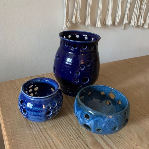 Keramikk blå lysholdere selges samlet