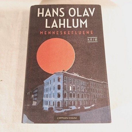 Menneskefluene – Hans Olav Lahlum