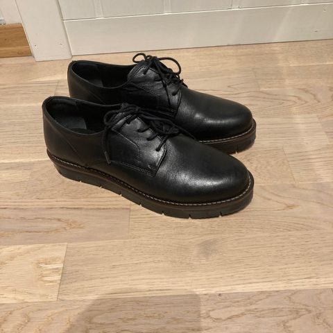 Privè loafers med knyting str. 38 selges 300kr