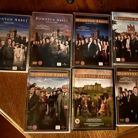 Downton Abbey  DVD sesong 1-4 pluss 3 filmer selges samlet