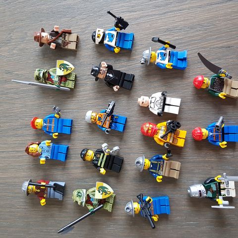 Lego figurer og tilbehør.