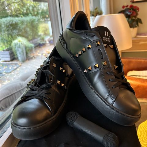 Nye VALENTINO rockstud sneakers (39 skostørrelse)