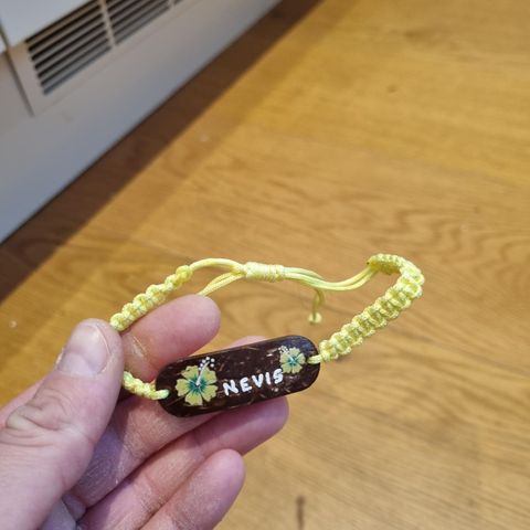 Ny Armbånd  Nevis