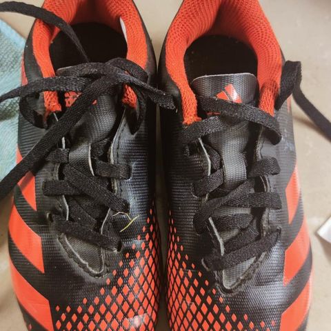 Adidas fotball sko størrelse 29