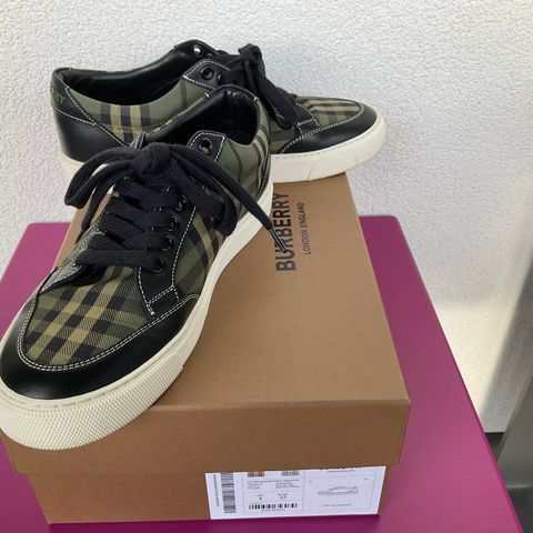 Burberry Low Top sneakers