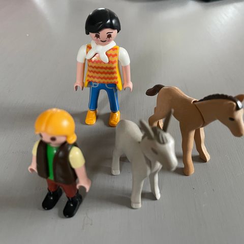 Playmobil, fire figurer, damer, med hest og esel