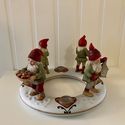 NYDELIG FIRKLØVEREN NISSE ADVENTSKRANS