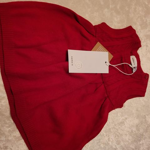 Ny, rød babykjole fra Name It str 56 selges kr 100