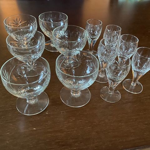 Hadeland - Finn glass , coctail og drammeglass .