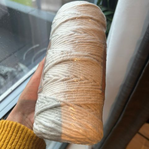 Macrame garn rull 1kg naturlig farge , har flere