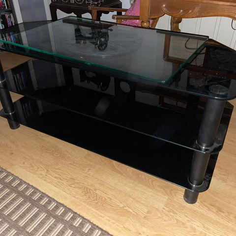 Tidløst TV bord i glass og stål