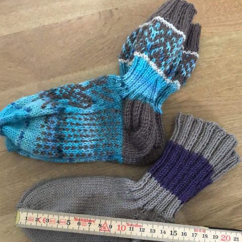 Strikket sokker 2-4 år- gode og varme! NYE