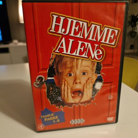 Julens favoritter, Familie pakke - Alle "Hjemme alene filmene"