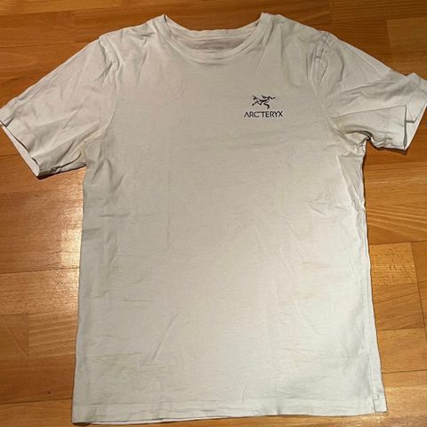 Hvit Arc’teryx T-skjorte