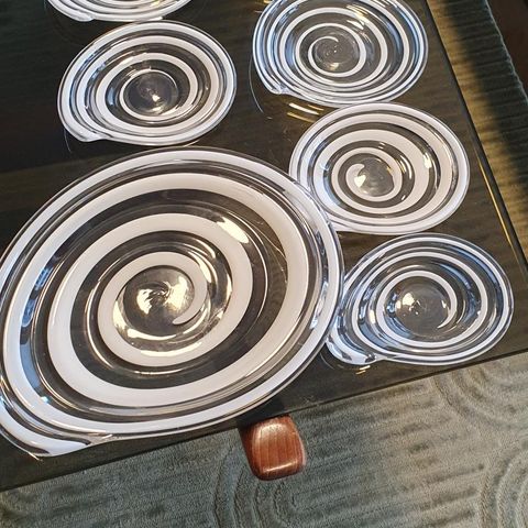 Unike håndlagde glassfat
