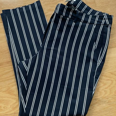 Stripete blå/hvit bukse fra H&M - str 44