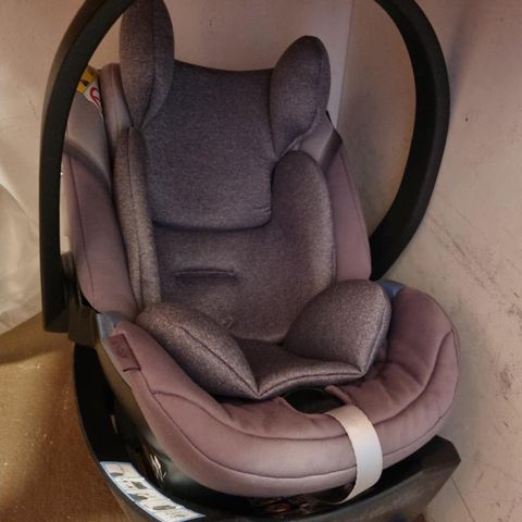 Baby bilstol med isofix