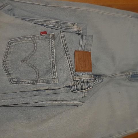 Levi's High Loose 26*33 2 stk.