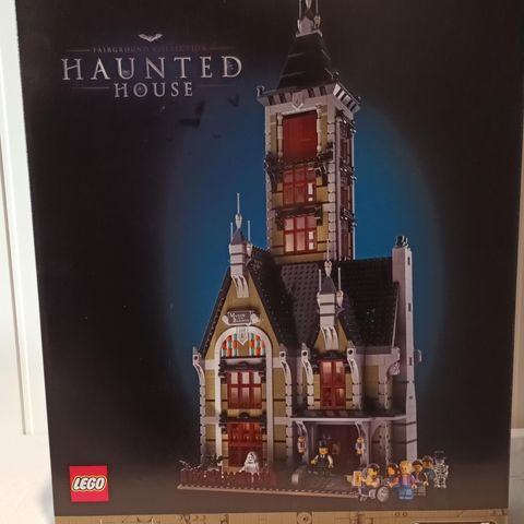 Lego Haunted house 10273