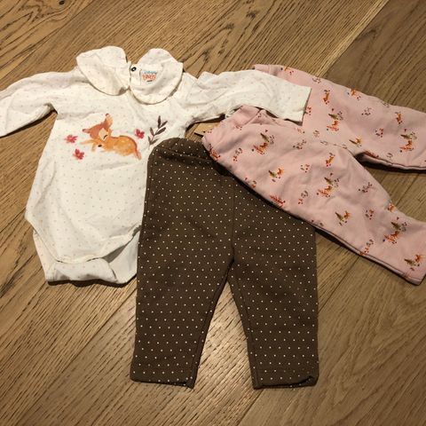 Kjempesøt set med 2 bukser og 1 body - Disney baby - 3-6 måneder