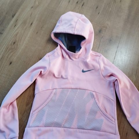 Nike og name it gensere str 7-10 år