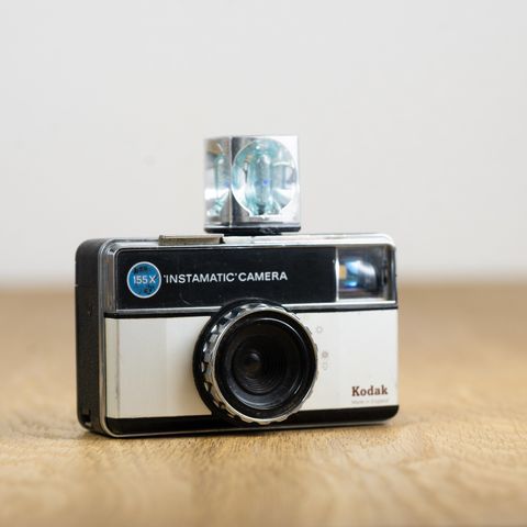 Kodak Instamatic 155X med Sylvania magicubes