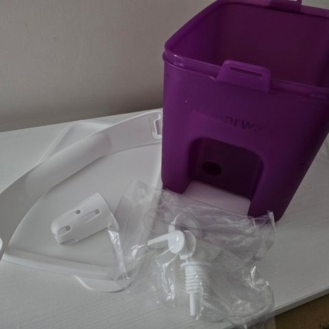 Vanndispenser fra tupperware