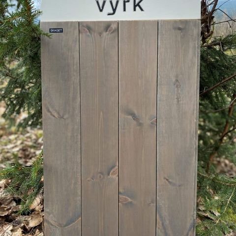 Vyrk panel, listverk og foringer