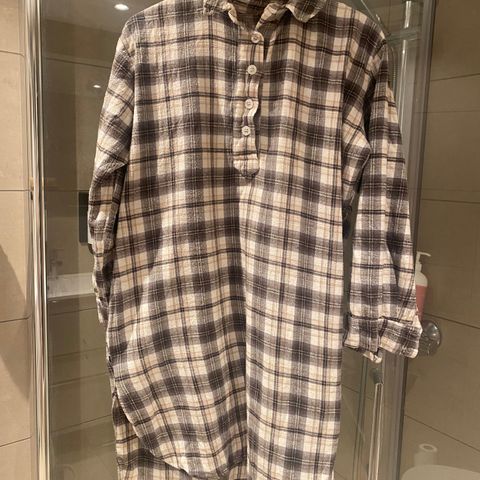 Nattskjorte  i bomullsflanell  grønnrutete fra Home& Cottage str M ,pent brukt