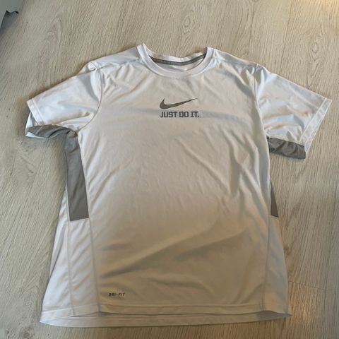 Nike Dri-fit t-skjorte str. XL