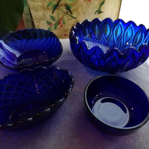 4 blå skåler (Art Deco) +8 blå vinglass!