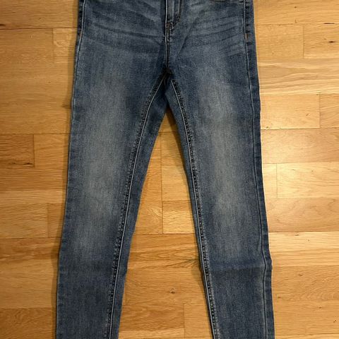 Jeans skinny str. 146 - pent og lite brukt!
