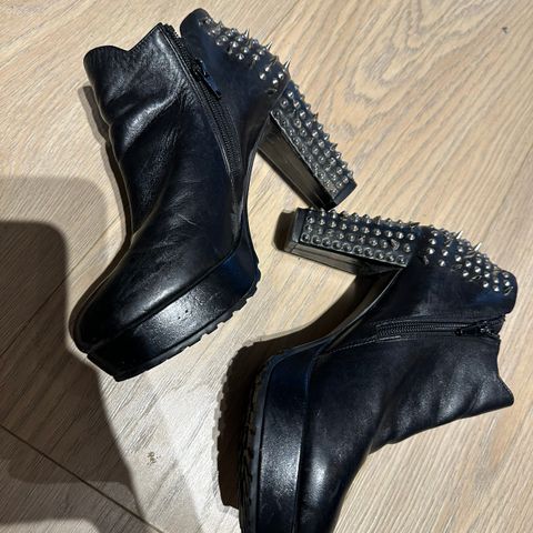 Staccato spike heels