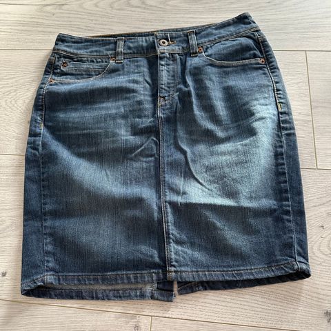 Levis skjørt str M