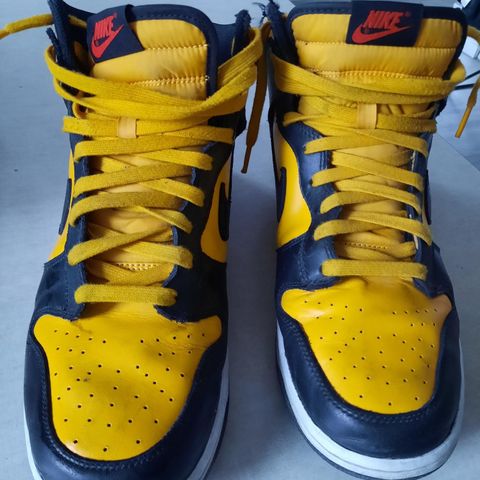 Nike dunk hi retro trainers in black and university gold - Strl 45