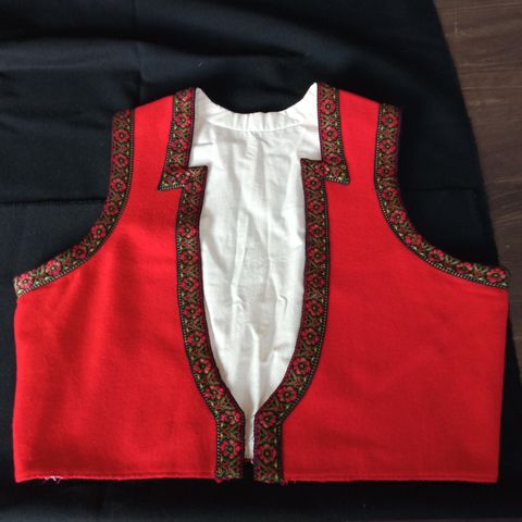 Hardanger bunadsvest