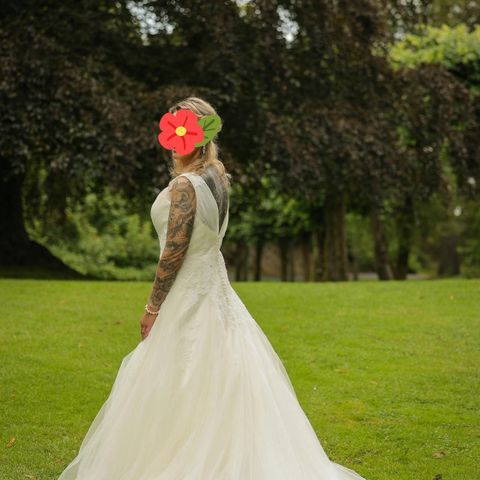Brudekjole, Nydelig Sincerity kjole med vakre detaljer