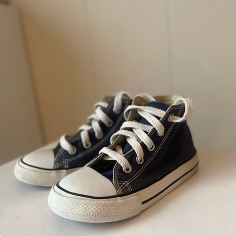 Converse blå str 25