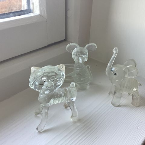 Gamle plastfigurer fra tidlig 1970 tallet, katt, elefant, Ape?