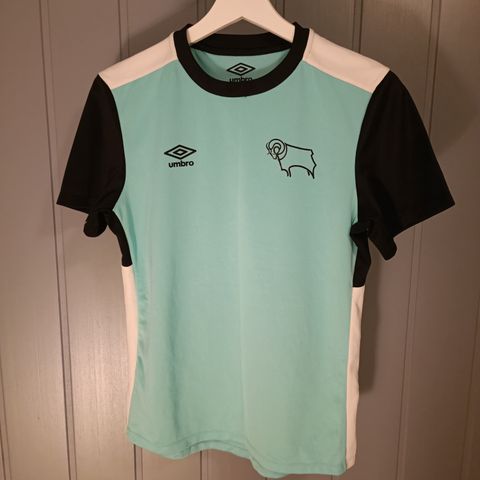 Derby County fotballdrakt 2015/16? Training shirt str 158cm