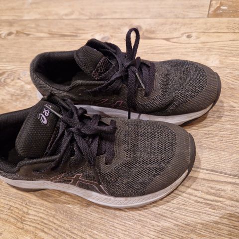 Asics løpesko str 34,5